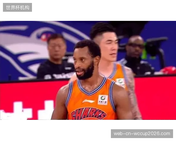 弗格与古德温组成的外援后场组合表现神勇，帮助上海男篮早早确立胜势。